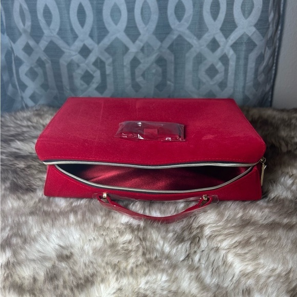 Velvety Red Estée Lauder Cosmetic Case Large, Handle, Bow, Gold Accented Zipper - Picture 2 of 16